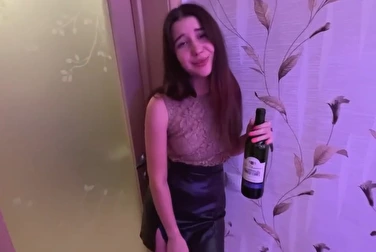 Явилась пьяная, ещё и трусики в такси потеряла — ну извиняйся